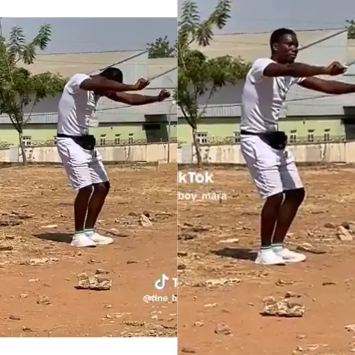 Soldier punishes corper after breaking his smartphone (video)